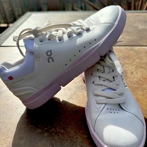 On Cloud Roger court shoes 7.5